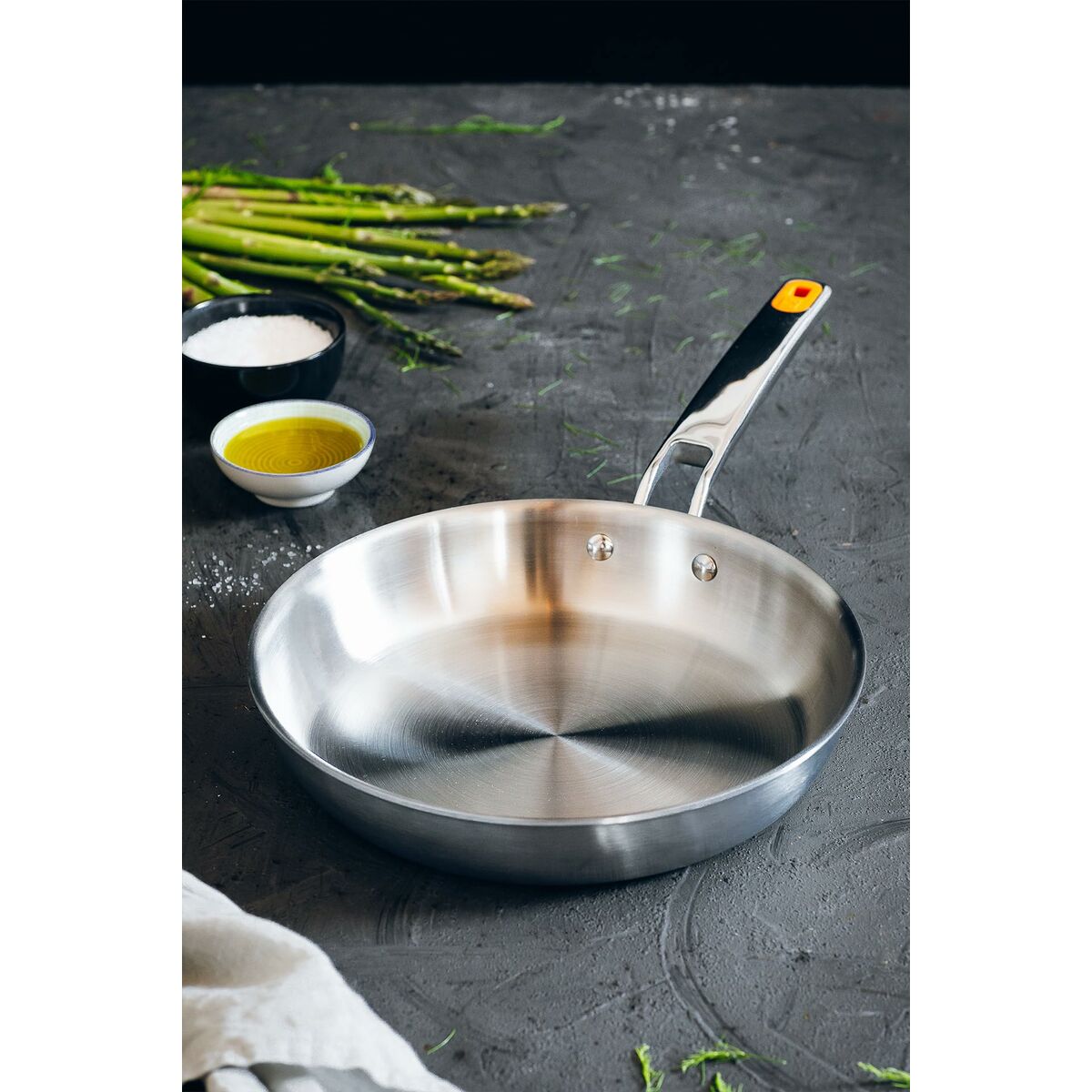 V4HCBD16DA12FF68EFB8C9FEEAE115C1A4DR7403067P7