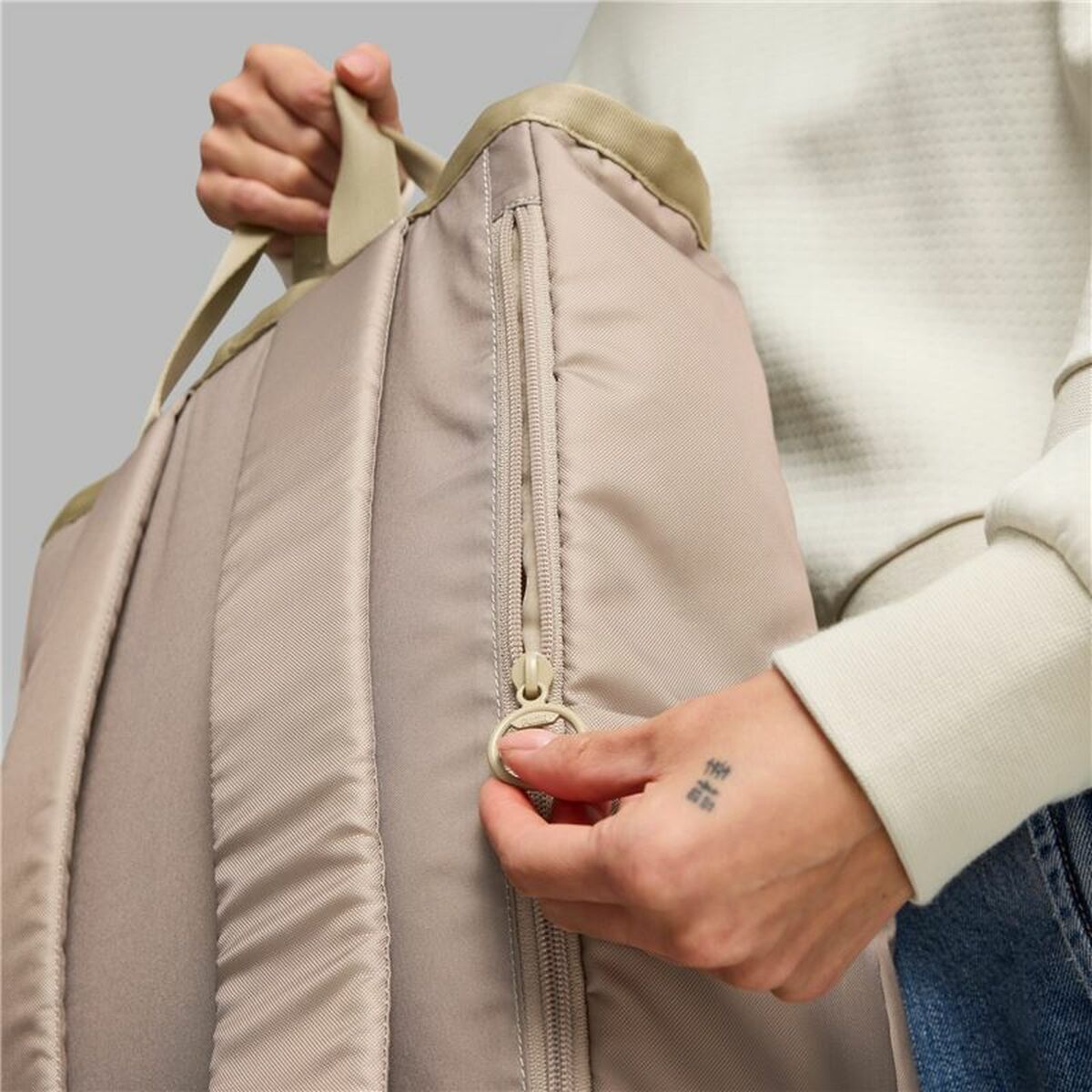 V5H2AFCE251683EFE24C3120E5C3E8FE94DR5447753P4